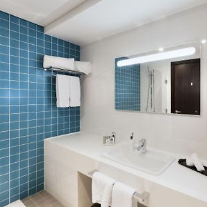 Modern Studio Two Single Bed